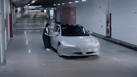 Κινεζικό πρωτότυπο έχει τρελάνει το ίντερνετ με το παρκάρισμά του