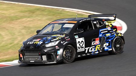 Δείτε το Toyota Yaris που έχει δίλιτρο κινητήρα αντί για χώρο αποσκευών