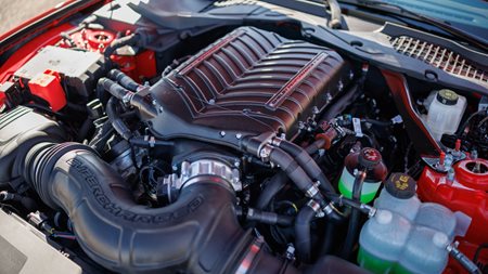 Θρυλικό αυτοκίνητο επιστρέφει μεγαλοπρεπώς με 830 ίππους