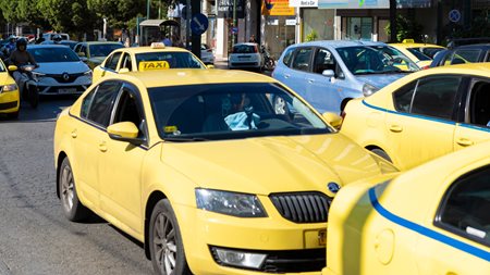 Κινηματογραφική καταδίωξη στο Χαλάνδρι μετά από κλοπή ταξί