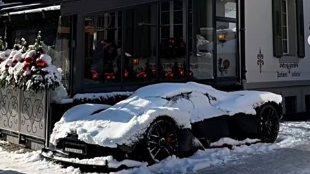 Τι κάνει μια Aston Martin Valkyrie καλυμμένη με χιόνι σε δημόσιο δρόμο (εικόνες)