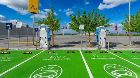 Ευρωπαϊκή χρηματοδότηση για εγκατάσταση φορτιστών ΔΕΗ blue