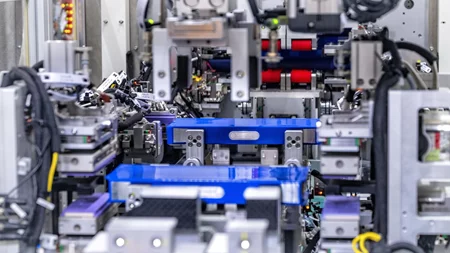 Επιτέλους, μια ευρωπαϊκή αυτοκινητοβιομηχανία φτιάχνει τις δικές της μπαταρίες για ηλεκτρικά αυτοκίνητα