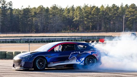 Η Ford παρουσίασε ηλεκτρικό πρωτότυπο NASCAR