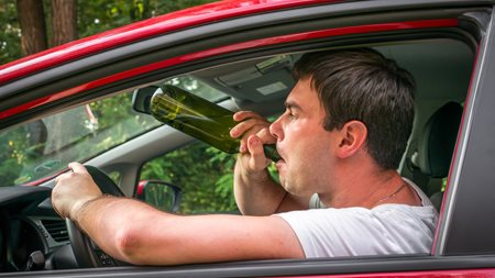 Έρευνα που σοκάρει: Οι μισοί Έλληνες έχουν οδηγήσει μεθυσμένοι