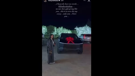 H Kim Kardashian έκανε δώρο στην κολλητή της ένα Tesla Cybertruck