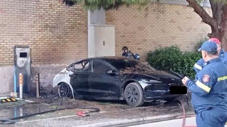 Ανατροπή με την φωτιά σε Tesla στην Αγία Παρασκευή