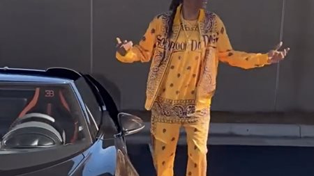 Ο Snoop Dogg "τρελάθηκε" με την Bugatti Mistral του Luka Doncic