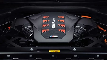 Τι δήλωσε η BMW για το μέλλον των κινητήρων V8 και V12