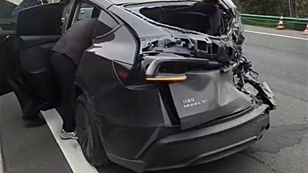 Τρομακτική σύγκρουση φορτηγού με το νέο Tesla Model Y (video)