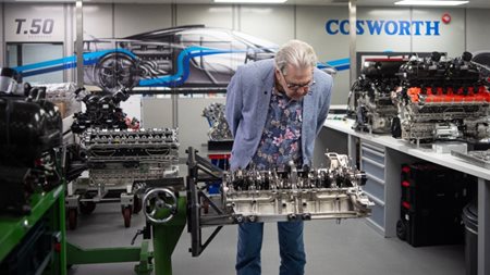 O Gordon Murray θαυμάζει ατελείωτα τoν V12 της Cosworth