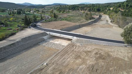 Νέα γέφυρα στην Ευβοια βελτιώνει ένα ταλαιπωρημένο οδικό δίκτυο