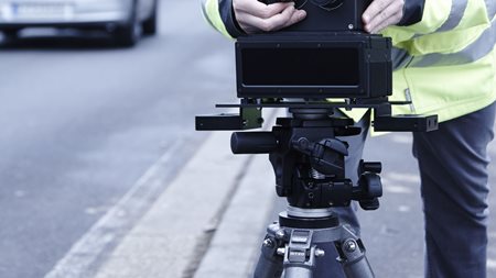 Τι γράφουν τα SMS που στέλνει το Υπουργείο Μεταφορών στους οδηγούς