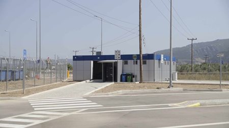 Οδηγός ξέχασε τη γυναίκα του στις τουαλέτες της Ιονίας Οδού