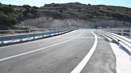 Νέα γέφυρα τονώνει τουριστική περιοχή-έγιναν τα εγκαίνια