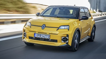 Ζευγάρι ηλικιωμένων "σώθηκε" από καταιγίδα χάρη σε ένα ηλεκτρικό Renault 5