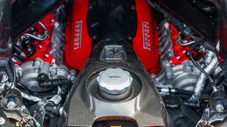 H Ferrari Elettrica έρχεται αλλά υπάρχουν ευχάριστα νέα για τους φαν των θερμικών