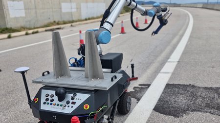 Ολυμπία Οδός: Δείτε αυτόνομο ρομπότ να κάνει επισκευές μόνο του στο οδόστρωμα! (video)