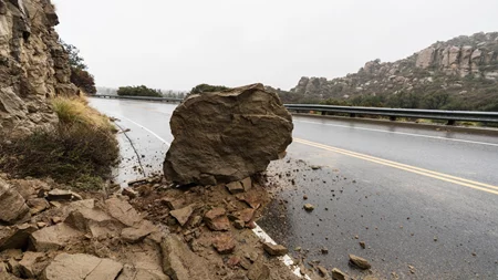 Ιονία Οδός: Κλειστή λόγω κατολίσθησης-δείτε σε ποιο σημείο διεκόπη η κυκλοφορία