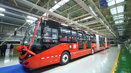 Το μεγαλύτερο αστικό λεωφορείο στον κόσμο είναι ηλεκτρικό και έχει δύο "φυσαρμόνικες"