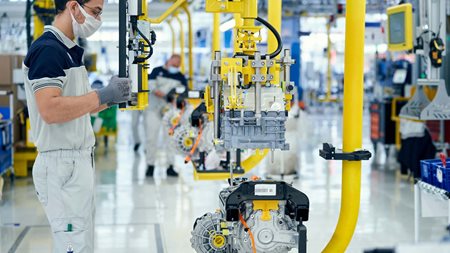 Γιατί ο μεγαλύτερος όμιλος αυτοκινήτων θα ρίξει την παραγωγή θερμικών αυτοκινήτων