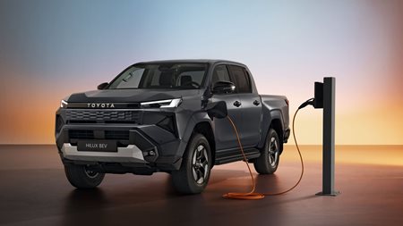 Toyota Hilux: Σκληροτράχηλο και για πρώτη φορά ηλεκτρικό-Πότε έρχεται Ελλάδα