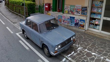 Μια Lancia Fulvia 47 χρόνια παρκαρισμένη στο ίδιο σημείο
