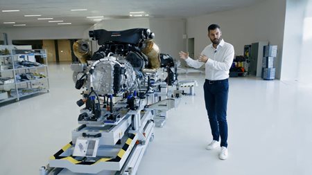 Μπείτε μαζί μας στο εργοστάσιο των κορυφαίων αυτοκινήτων του πλανήτη