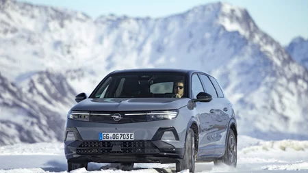 Διαθέσιμο στην Ελλάδα το ισχυρότερο ηλεκτρικό Opel-είναι και τετρακίνητο