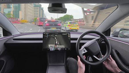 Αυτή είναι η πρώτη ευρωπαϊκή χώρα που θα κυκλοφορήσουν ρομποταξί Tesla (video)