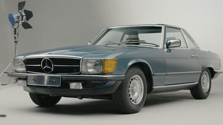 Στα 92 του πούλησε τη Mercedes 500SL που είχε ανέγγιχτη για 40 χρόνια (video)