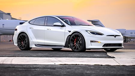 Το μοναδικό Model S Plaid του Joe Rogan είναι δημιουργία της Unplugged Performance