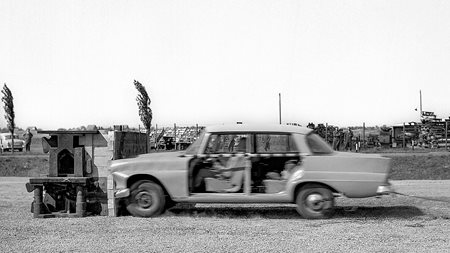 Τα μοντέλα της Mercedes πέφτουν σε τοίχους από το 1959