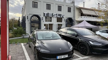 Δείτε πρώτοι το νέο κατάστημα Tesla της Αθήνας