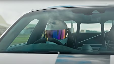 Ο Stig οδηγεί την Porsche 911 GT3 RS στην πίστα του Top Gear (video)