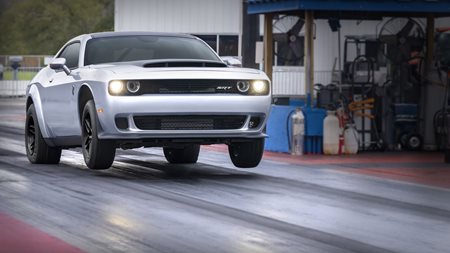 Θέλεις ηλιοροφή στο Dodge Challenger Demon; Θα την πληρώσεις ακριβά.