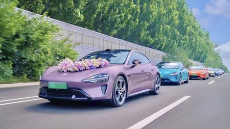 Γαμήλια καραμπόλα με 4 Xiaomi SU7 στην Κίνα-Τράκαραν οι καλεσμένοι μεταξύ τους (video)