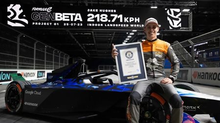 Formula E έσπασε το ρεκόρ ταχύτητας σε εσωτερικό χώρο (+video)