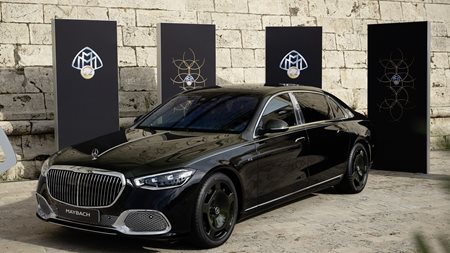 Maybach V12 Edition: Δείτε πόσες μέρες χρειάζεται για να βαφτεί η συλλεκτική λιμουζίνα