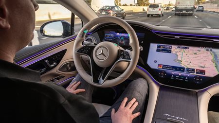 Γιατί η Mercedes ετοιμάζει αερόσακους ειδικά για αυτόνομα αυτοκίνητα