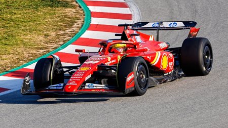 O Hamilton δοκίμασε τα ελαστικά του 2026 με την Ferrari SF24