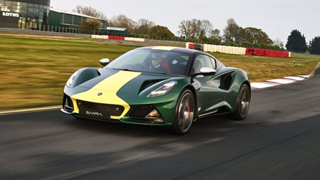 Αυτή η Lotus Emira είναι επετειακή και αφιερωμένη στον Jim Clark