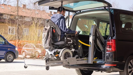 Ο χειρότερος έμπορος μεταχειρισμένων του 2023: πούλησε βαν για ΑμεΑ σε 13 διαφορετικά άτομα