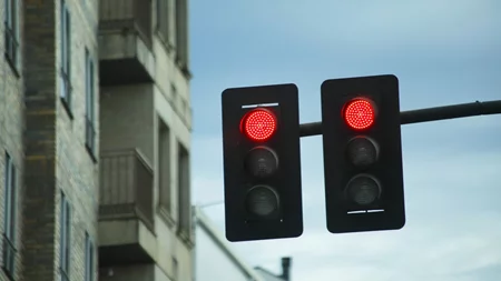 Χιλιάδες παραβάσεις για κόκκινο έπιασαν οι κάμερες στους δρόμους της Αθήνας