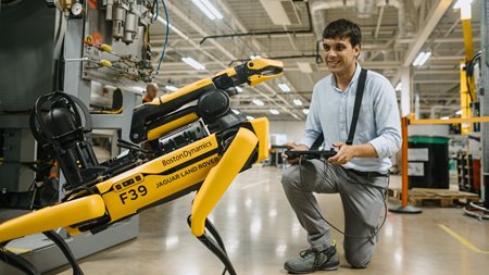 Ένας σκύλος ρομπότ φυλάει την παραγωγή στη Jaguar Land Rover