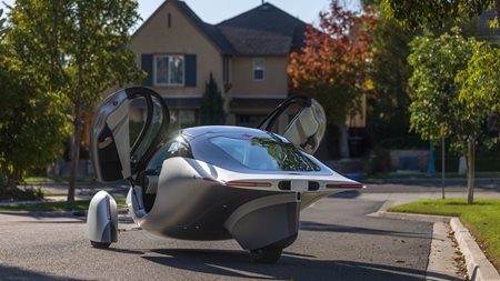 Αναζητούνται επενδυτές για το τρίτροχο ηλιακό Aptera