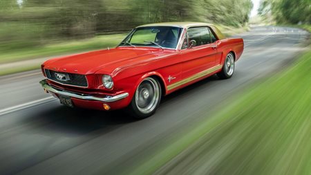Ford Mustang του 1965 γίνεται ηλεκτρικό restomod 300 ίππων 🎥