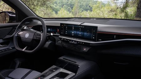 Ο νέος παίκτης του Ολυμπιακού παρουσιάστηκε μαζί με το αυτοκίνητό του