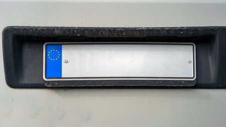 Στο στόχαστρο η απόκρυψη πινακίδων-τεράστια πρόστιμα