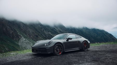 Έκδοση φόρος-τιμής της Porsche 911 σε μια από τις καλύτερες διαδρομές του κόσμου (εικόνες)
